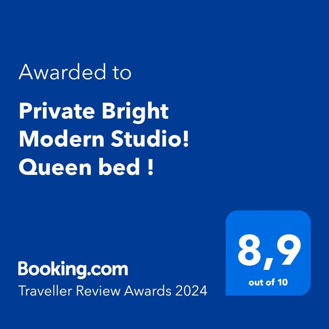Private Bright Modern Studio! Queen Bed ! Виктория Экстерьер фото