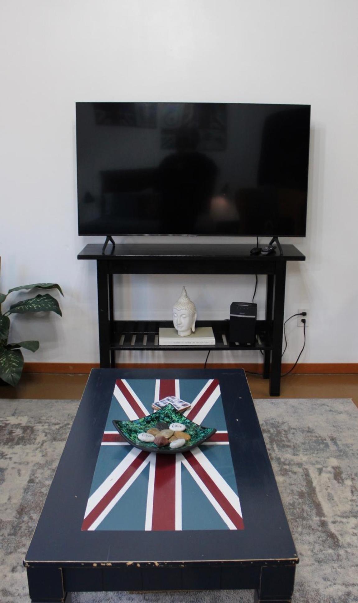 Private Bright Modern Studio! Queen Bed ! Виктория Экстерьер фото